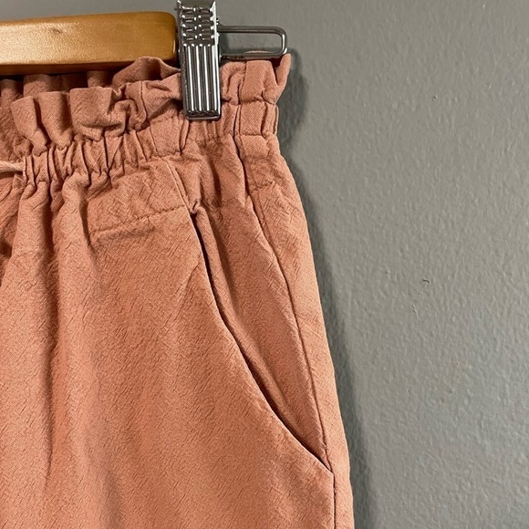 Etophe Studio linen blend paperbag waist cropped wide leg pants. Size Small - Picture 4 of 7